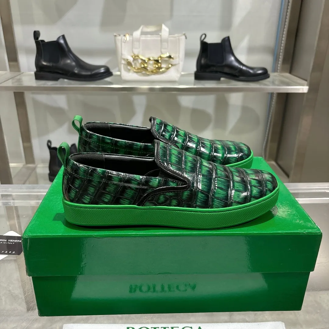 [BV] Top P: 720💰 Couple style, Size: Female 35-39, Male 39--44 (Female 40. Male 38. 45, non-refundable) Bottega Veneta 2025 new model, the highest version in the counter, Bottega Veneta counter synchronization style! Round toe braided slip-on shoes! Imported cowhide leather surface, original molded outsole! 1:1 replica! !